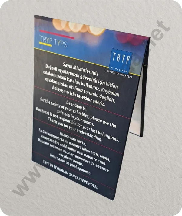 Otel Üçgen Standı - Uğur Matbaa baskı örneği